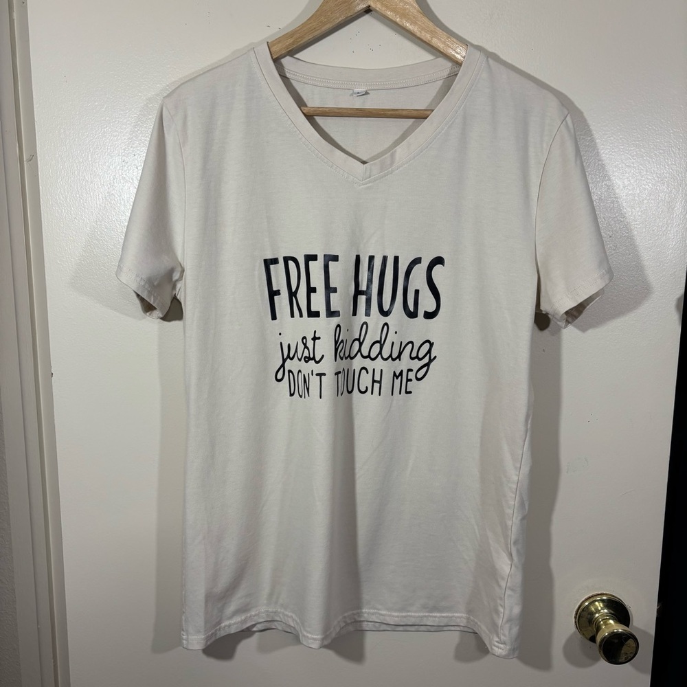 Cream Graphic V-Neck T-Shirt Size L